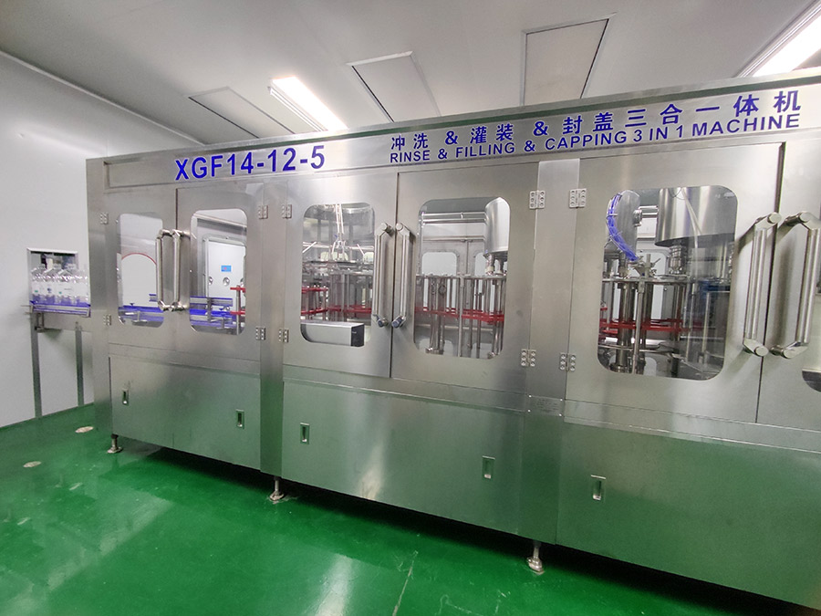 冲洗罐装封盖三合一体机